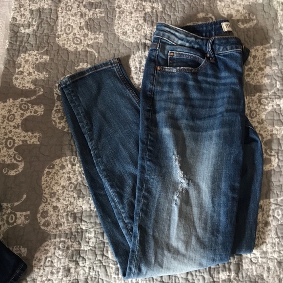 Distressed jeans - Picture 1 of 3